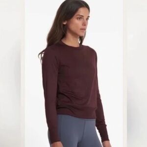 Vuori Daydream Crew Top in Ruby Heather